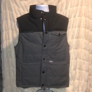 NWOT Figs Men’s Black/Gray Raven Tornado Lifestyle Vest L